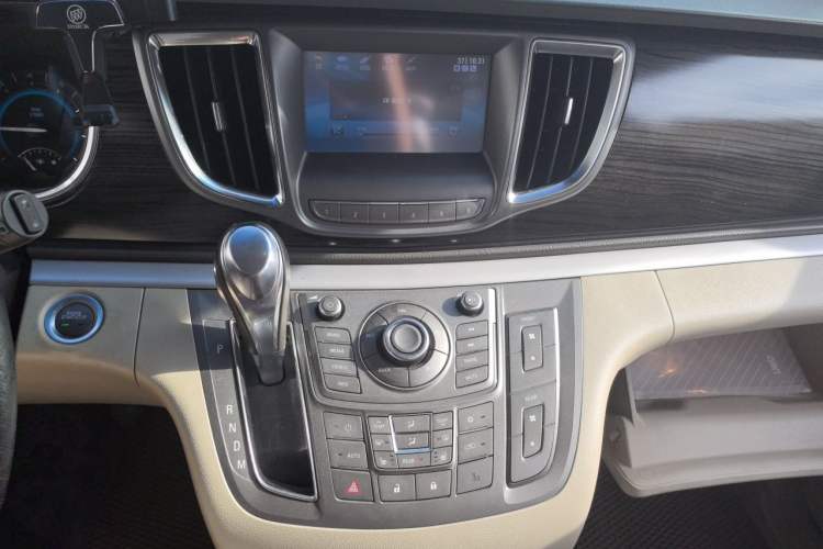 Used Buick GL8 2013 3.0L GT Luxury Business Haoya Edition Audio And AC Panel