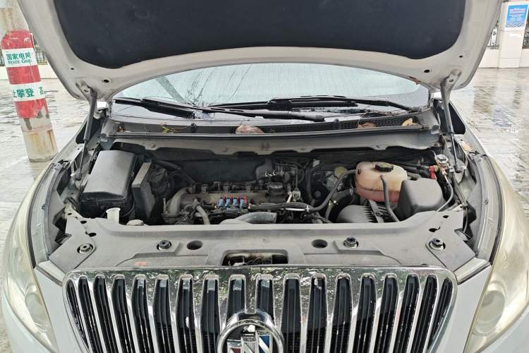 Used Buick GL8 2013 2.4L LT Luxury Business Executive Edition Engine Bay