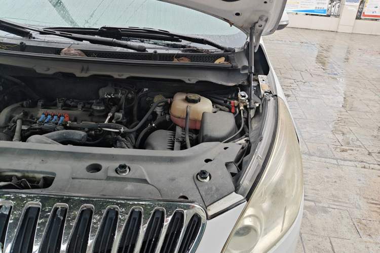 Used Buick GL8 2013 2.4L LT Luxury Business Executive Edition Engine Bay Left