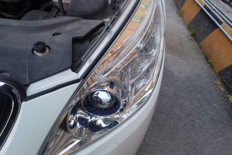 Used Buick GL8 2013 2.4L LT Luxury Business Executive Edition Engine Bay Left