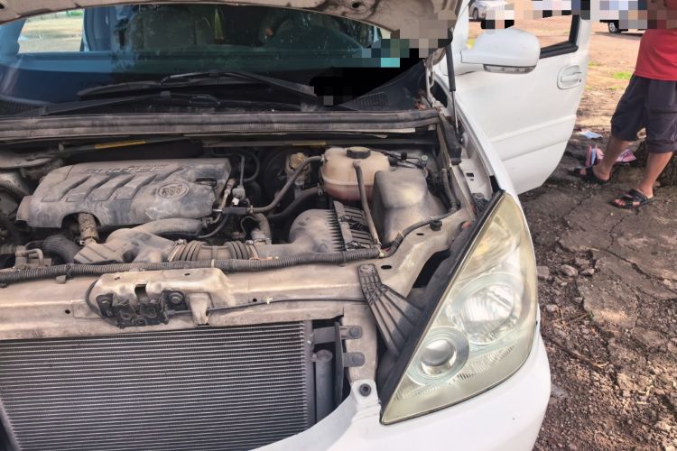 Used Buick GL8 2013 2.4L Classic Edition Engine Bay Left