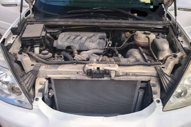 Used Buick GL8 2013 2.4L Classic Edition Engine Bay