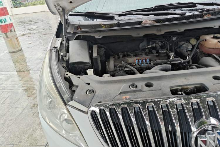Used Buick GL8 2013 2.4L LT Luxury Business Executive Edition Engine Bay Right