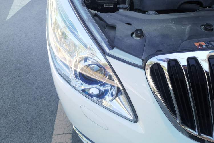 Used Buick GL8 2013 2.4L LT Luxury Business Executive Edition Engine Bay Right