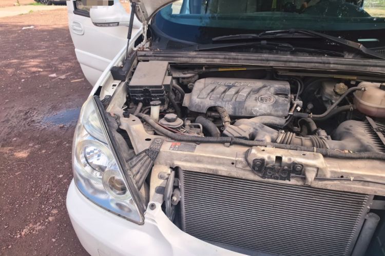 Used Buick GL8 2013 2.4L Classic Edition Engine Bay Right