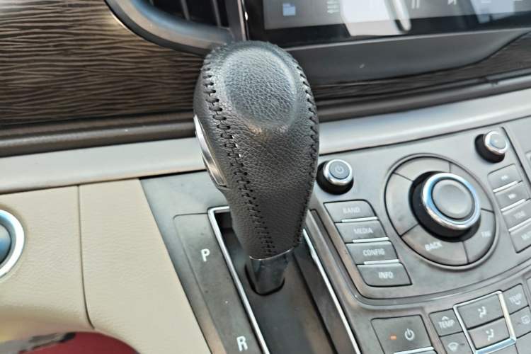 Used Buick GL8 2013 2.4L LT Luxury Business Executive Edition Gear Lever