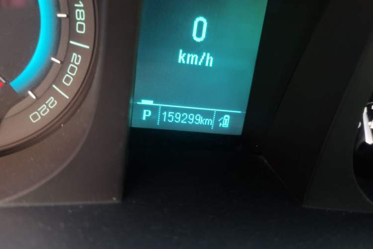 Used Buick GL8 2013 2.4L LT Luxury Business Executive Edition Odometer Close Up