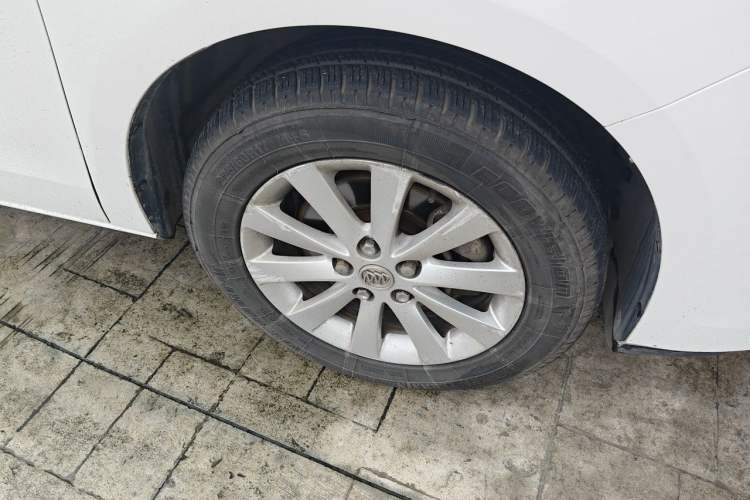 Used Buick GL8 2013 2.4L LT Luxury Business Executive Edition Right Front Wheel Hub