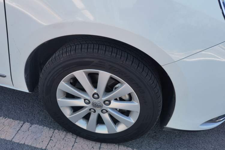 Used Buick GL8 2013 2.4L LT Luxury Business Executive Edition Right Front Wheel Hub