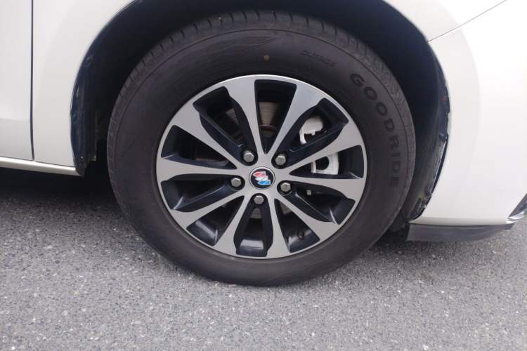 Used Buick GL8 2013 2.4L CT Luxury Business Comfort Edition Right Front Wheel Hub