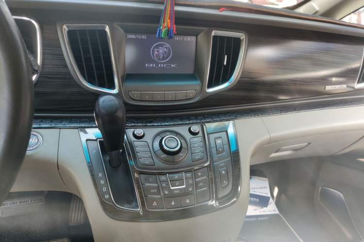 Used Buick GL8 2013 3.0L GT Luxury Business Haoya Edition Audio And AC Panel
