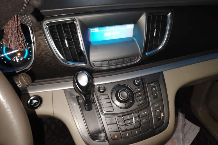 Used Buick GL8 2013 2.4L CT Luxury Business Comfort Edition Audio And AC Panel