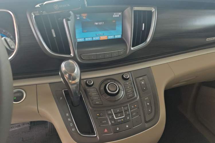Used Buick GL8 2013 3.0L GT Luxury Business Haoya Edition Audio And AC Panel