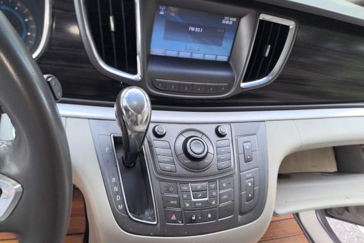 Used Buick GL8 2013 3.0L GT Luxury Business Haoya Edition Audio And AC Panel