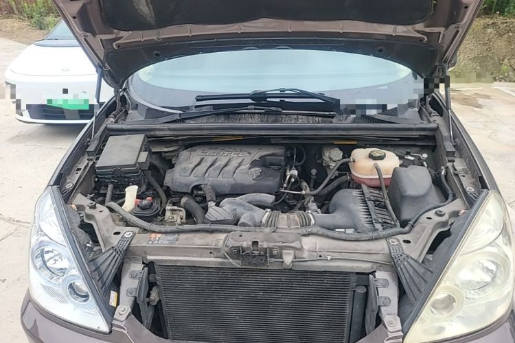 Used Buick GL8 2013 2.4L Executive Edition Engine Bay