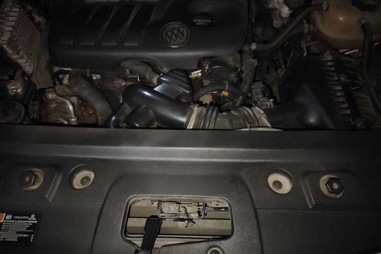Used Buick GL8 2013 2.4L CT Luxury Business Comfort Edition Engine Bay