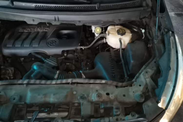 Used Buick GL8 2013 2.4L CT Luxury Business Comfort Edition Engine Bay Left