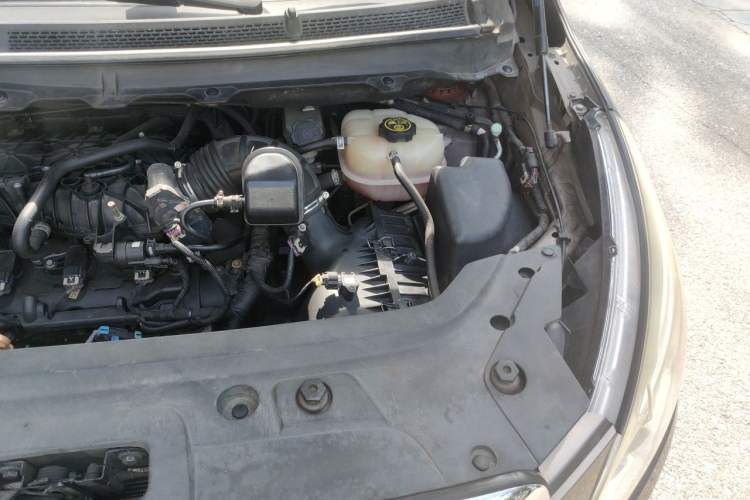 Used Buick GL8 2013 3.0L GT Luxury Business Haoya Edition Engine Bay Left
