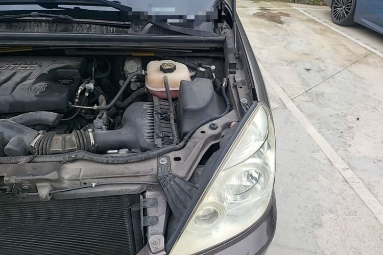 Used Buick GL8 2013 2.4L Executive Edition Engine Bay Left