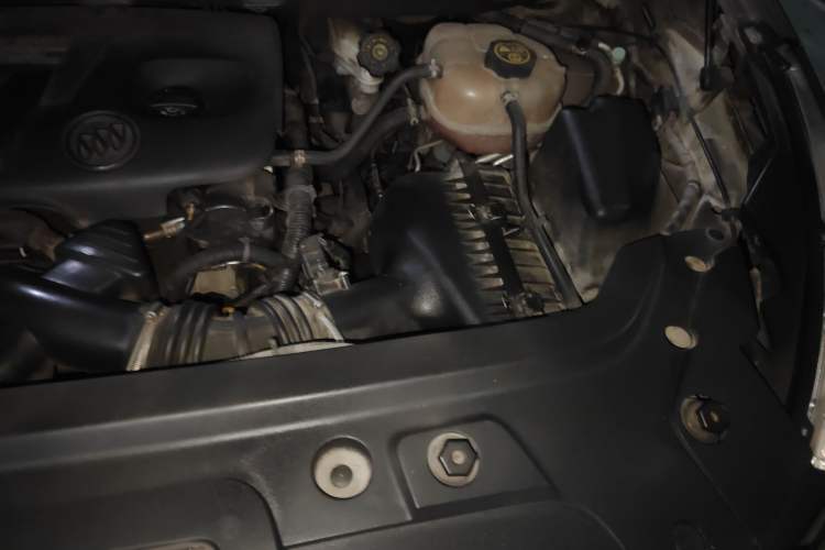 Used Buick GL8 2013 2.4L CT Luxury Business Comfort Edition Engine Bay Left