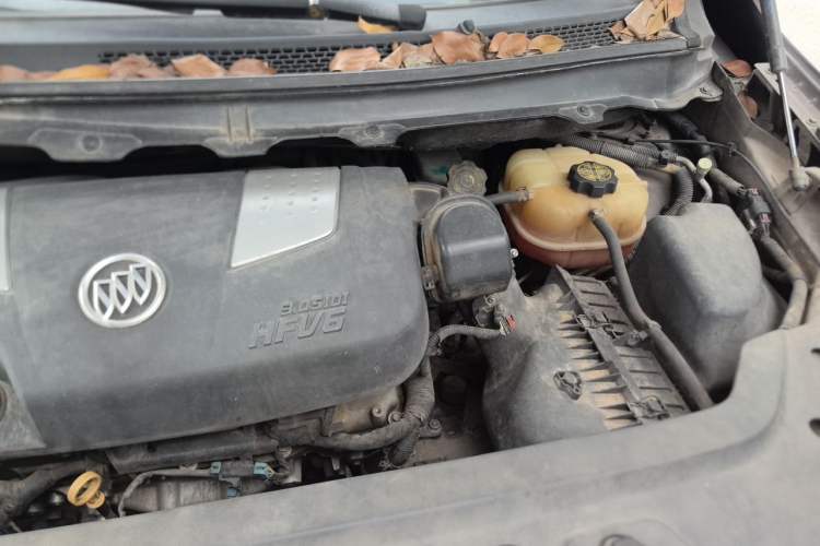 Used Buick GL8 2013 3.0L GT Luxury Business Haoya Edition Engine Bay Left