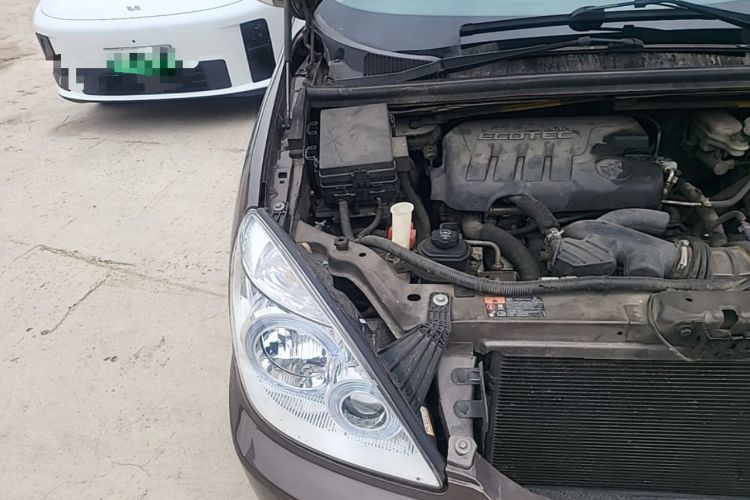 Used Buick GL8 2013 2.4L Executive Edition Engine Bay Right
