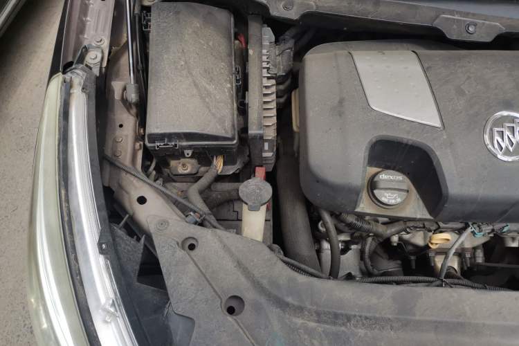 Used Buick GL8 2013 3.0L GT Luxury Business Haoya Edition Engine Bay Right