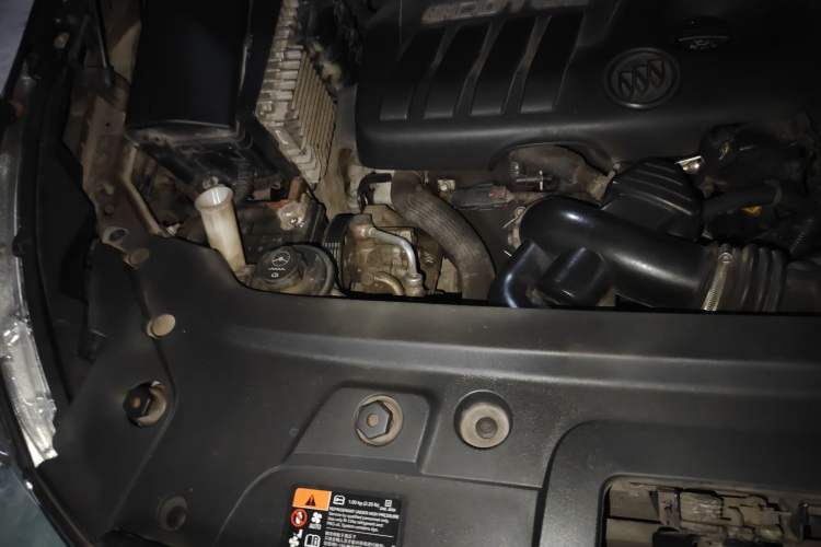Used Buick GL8 2013 2.4L CT Luxury Business Comfort Edition Engine Bay Right