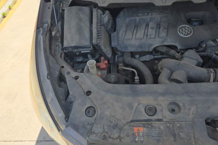Used Buick GL8 2013 2.4L CT Luxury Business Comfort Edition Engine Bay Right