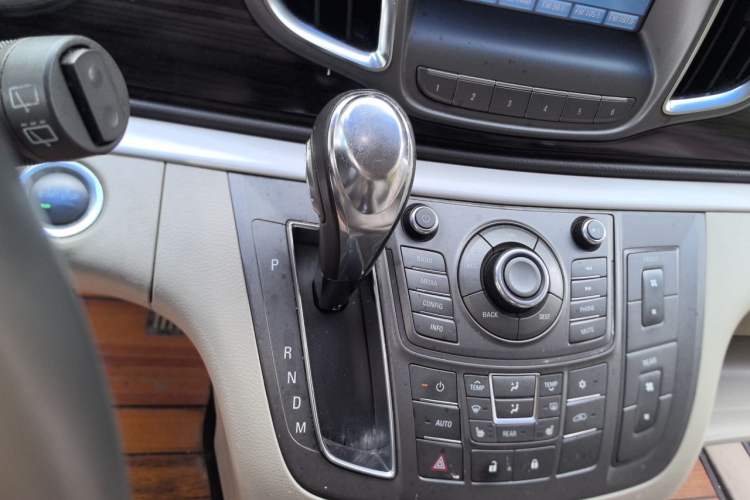 Used Buick GL8 2013 3.0L GT Luxury Business Haoya Edition Gear Lever