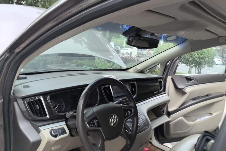 Used Buick GL8 2013 3.0L GT Luxury Business Haoya Edition Headliner