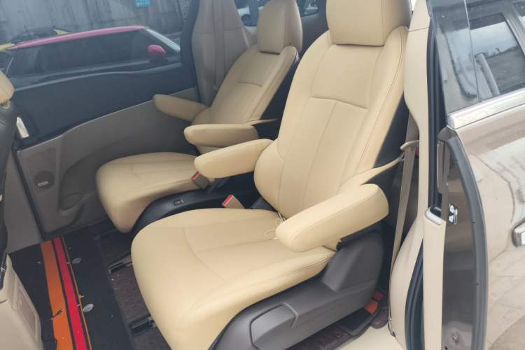 Used Buick GL8 2013 3.0L XT Luxury Business Flagship Edition Left Rear Seat