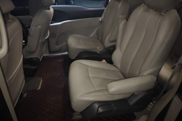 Used Buick GL8 2013 2.4L CT Luxury Business Comfort Edition Left Rear Seat
