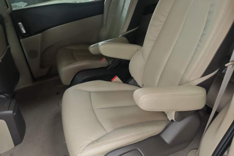 Used Buick GL8 2013 3.0L GT Luxury Business Haoya Edition Left Rear Seat