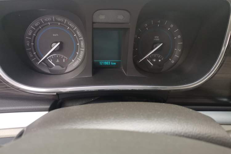 Used Buick GL8 2013 3.0L GT Luxury Business Haoya Edition Odometer Close Up