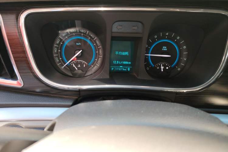 Used Buick GL8 2013 3.0L XT Luxury Business Flagship Edition Odometer Close Up