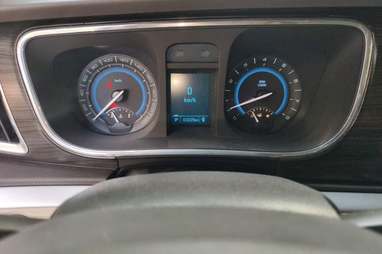 Used Buick GL8 2013 3.0L XT Luxury Business Flagship Edition Odometer Close Up