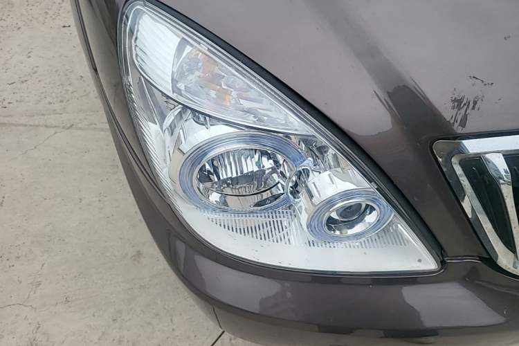 Used Buick GL8 2013 2.4L Executive Edition Right Front Headlight
