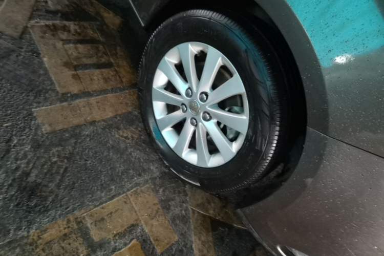 Used Buick GL8 2013 2.4L CT Luxury Business Comfort Edition Right Front Wheel Hub