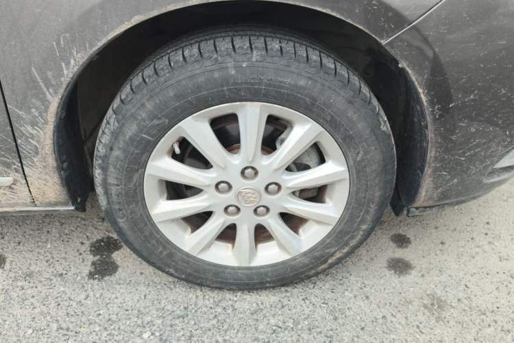 Used Buick GL8 2013 3.0L XT Luxury Business Flagship Edition Right Front Wheel Hub