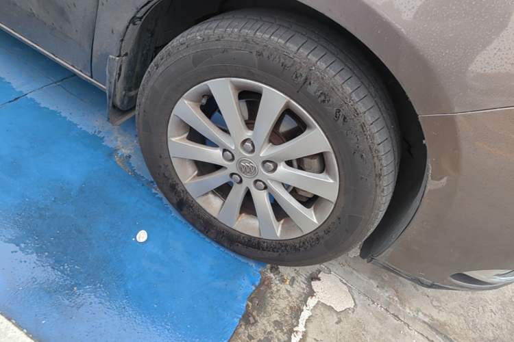 Used Buick GL8 2013 2.4L CT Luxury Business Comfort Edition Right Front Wheel Hub