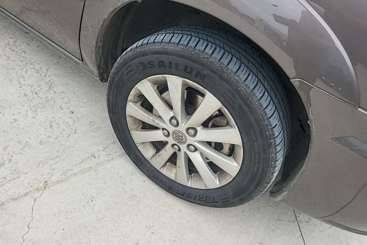 Used Buick GL8 2013 2.4L Executive Edition Right Front Wheel Hub