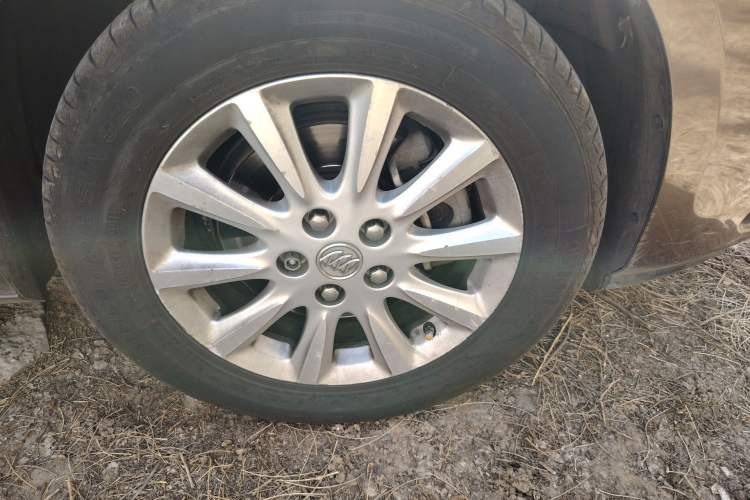 Used Buick GL8 2013 3.0L XT Luxury Business Flagship Edition Right Front Wheel Hub