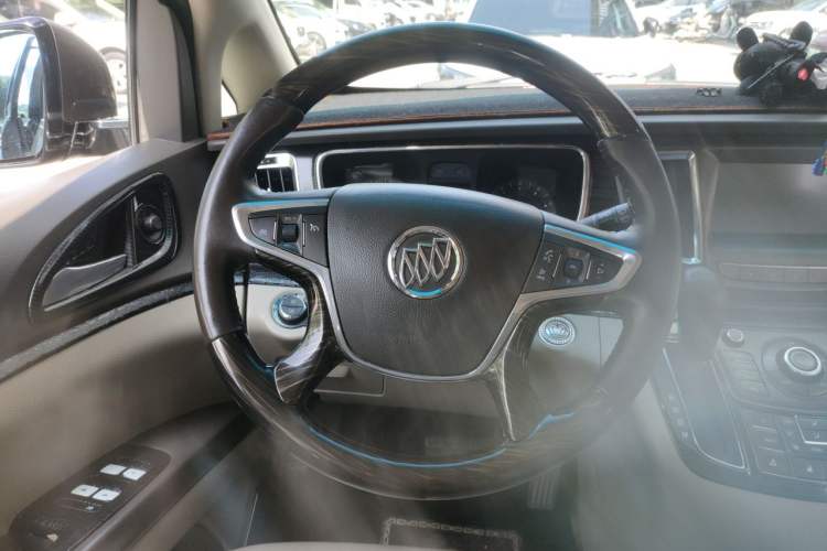 Used Buick GL8 2013 3.0L GT Luxury Business Haoya Edition Steering Wheel