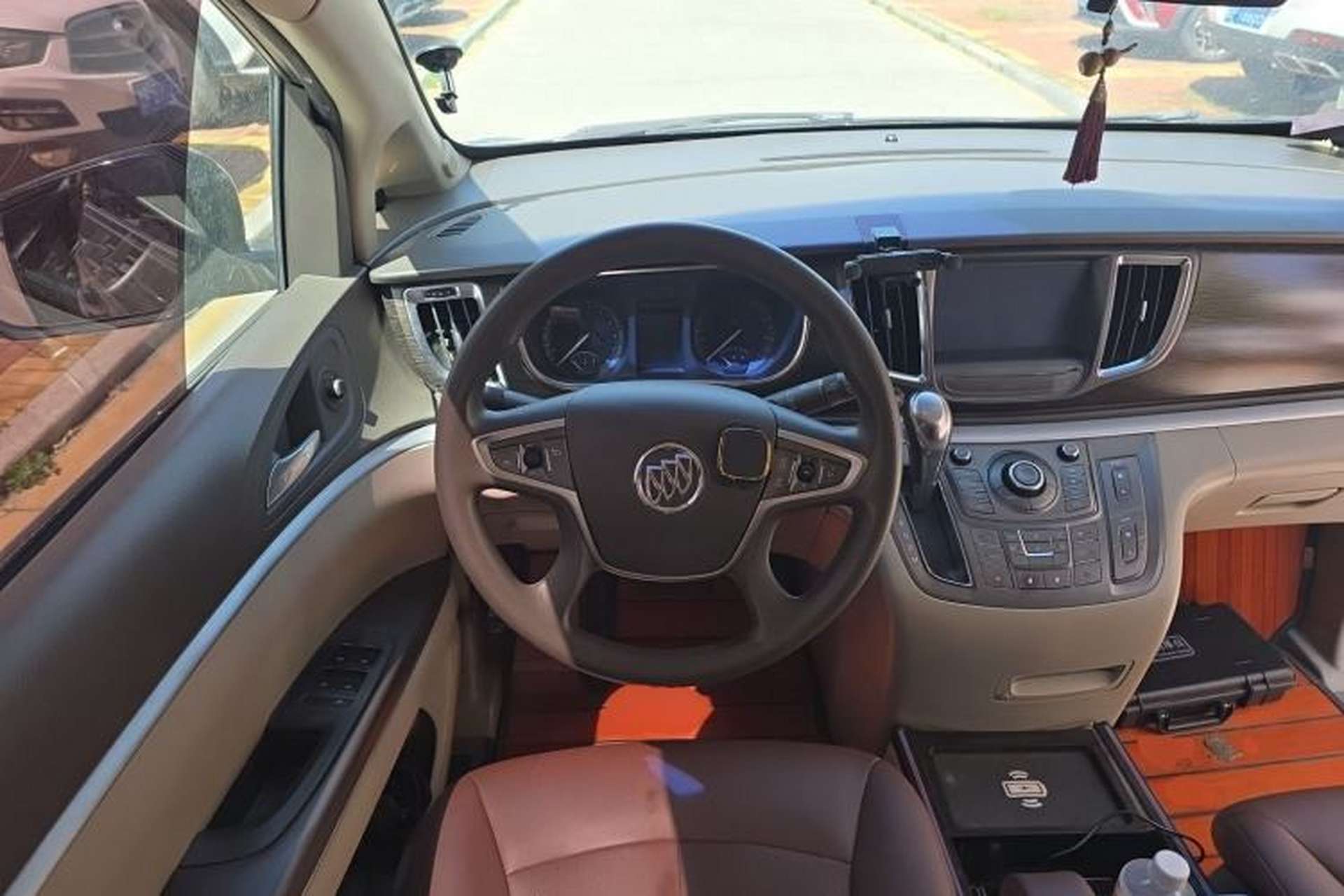 Used Buick GL8 2013 2.4L CT Luxury Business Comfort Edition Steering Wheel