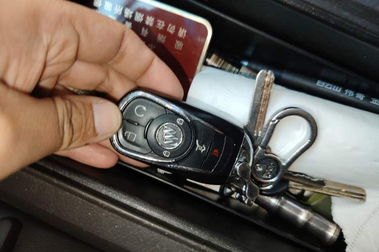 Used Buick GL8 2013 3.0L XT Luxury Business Flagship Edition Vehicle Key