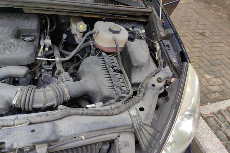Used Buick GL8 2014 2.4L Comfort Edition Engine Bay Left
