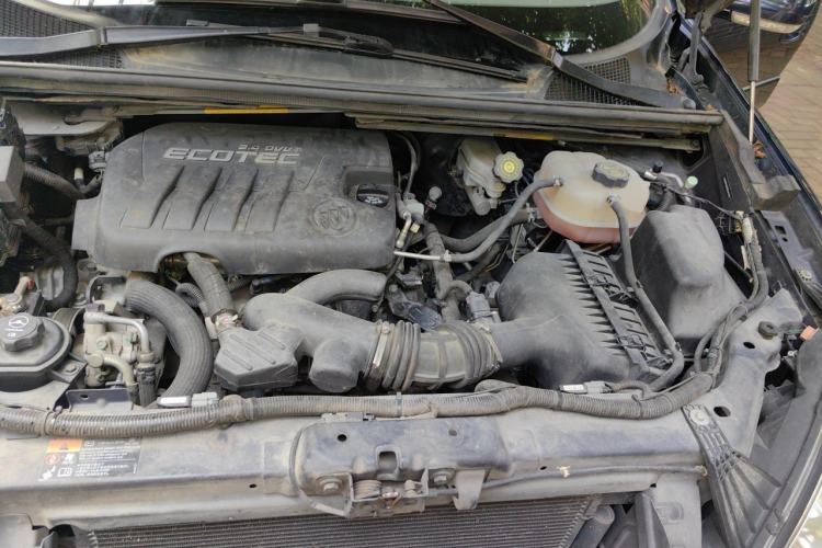 Used Buick GL8 2014 2.4L Comfort Edition Engine Bay