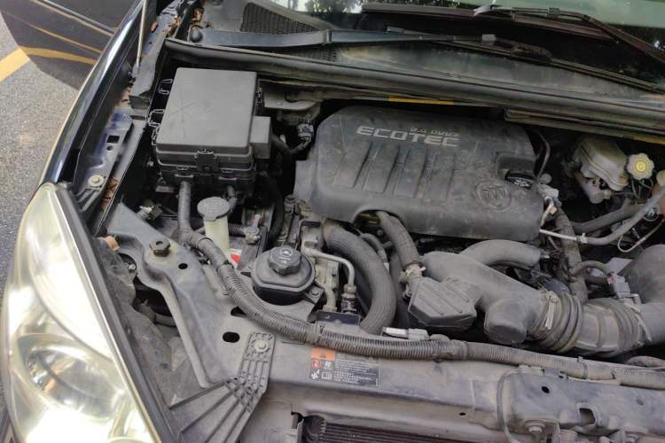 Used Buick GL8 2014 2.4L Comfort Edition Engine Bay Right