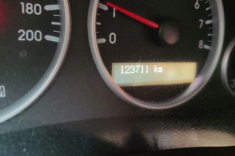 Used Buick GL8 2014 2.4L Classic Edition Odometer Close Up